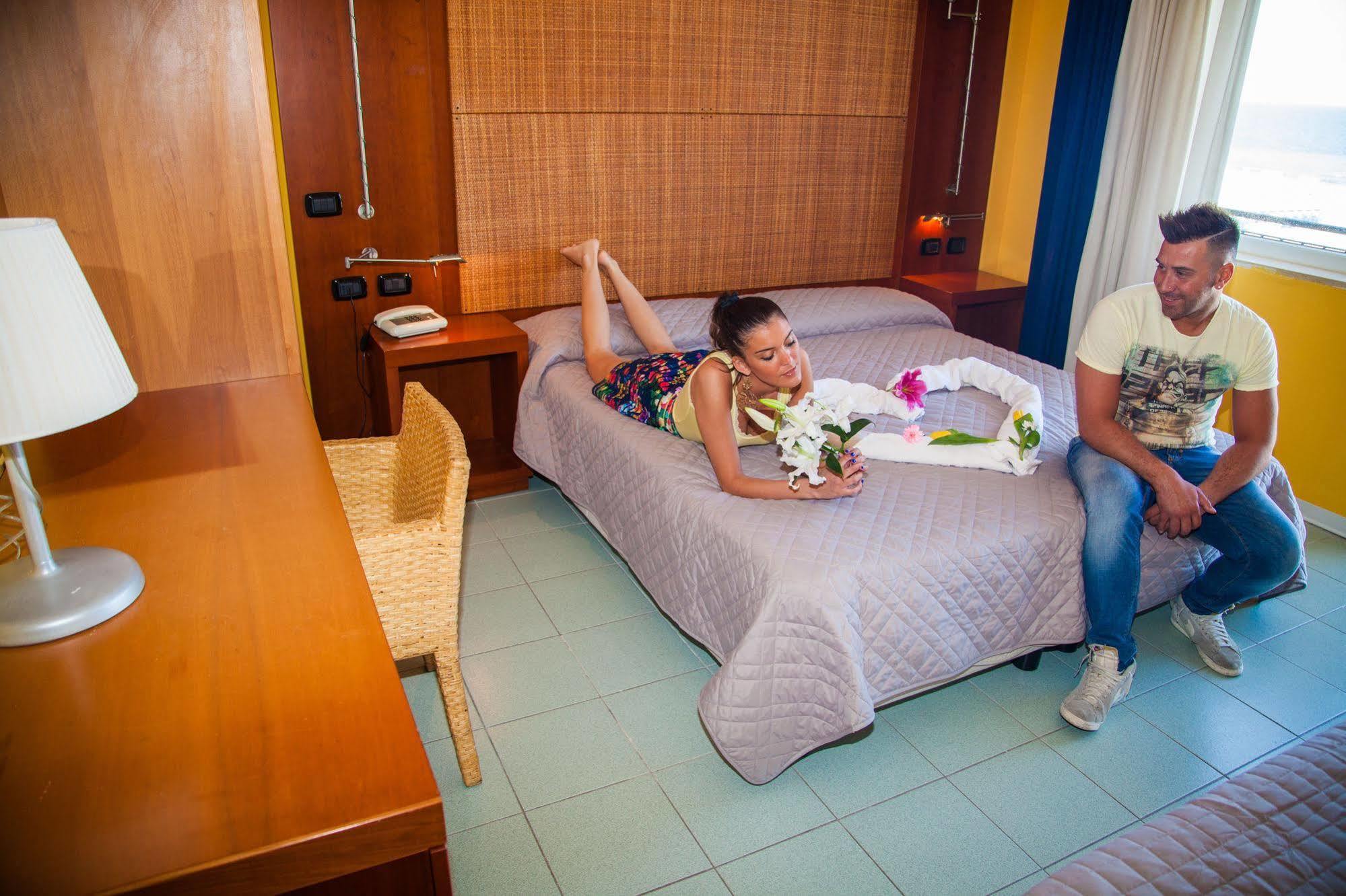 Hotel Park E Mobil Home Sottomarina Bagian luar foto