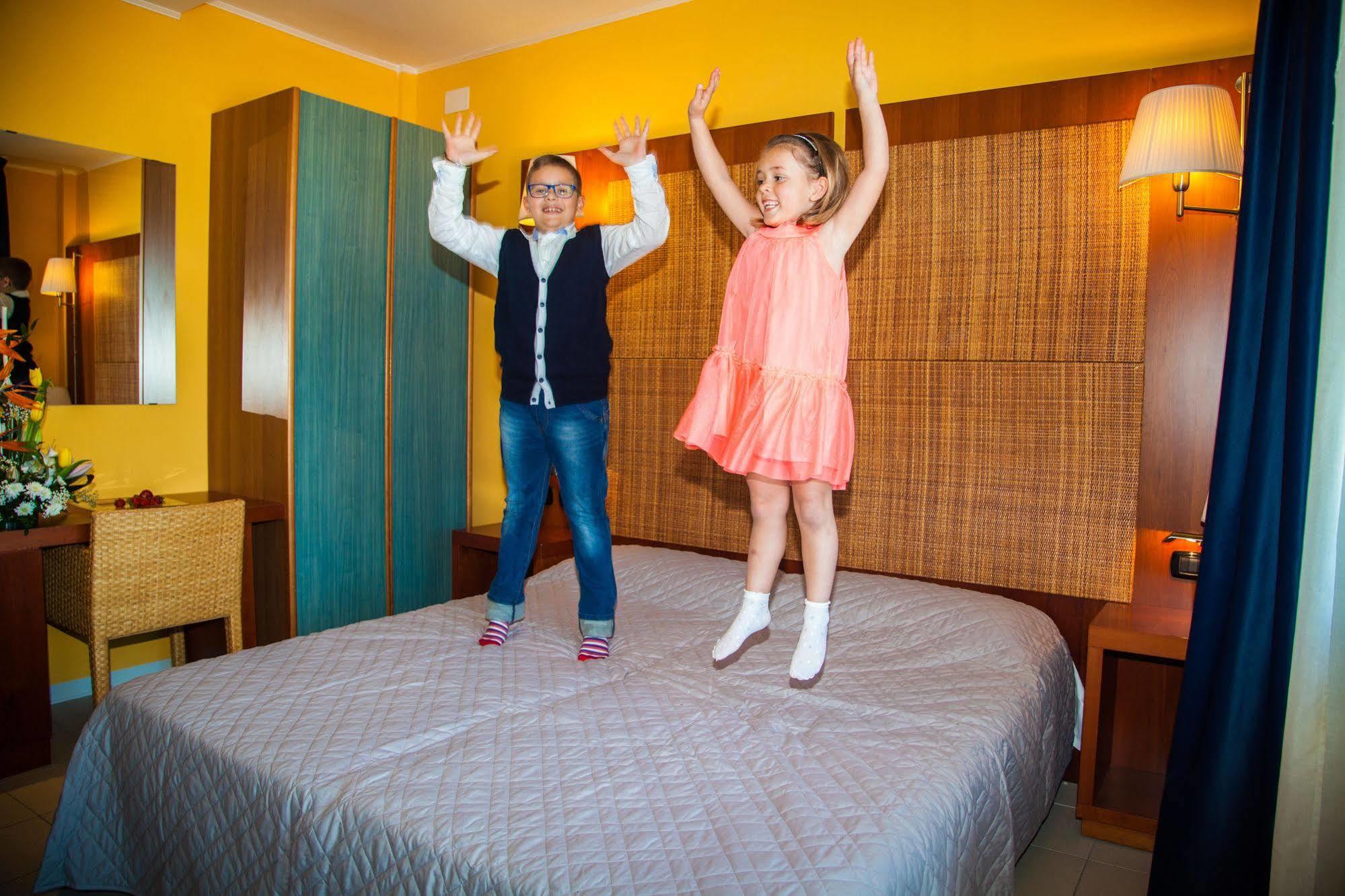 Hotel Park E Mobil Home Sottomarina Bagian luar foto