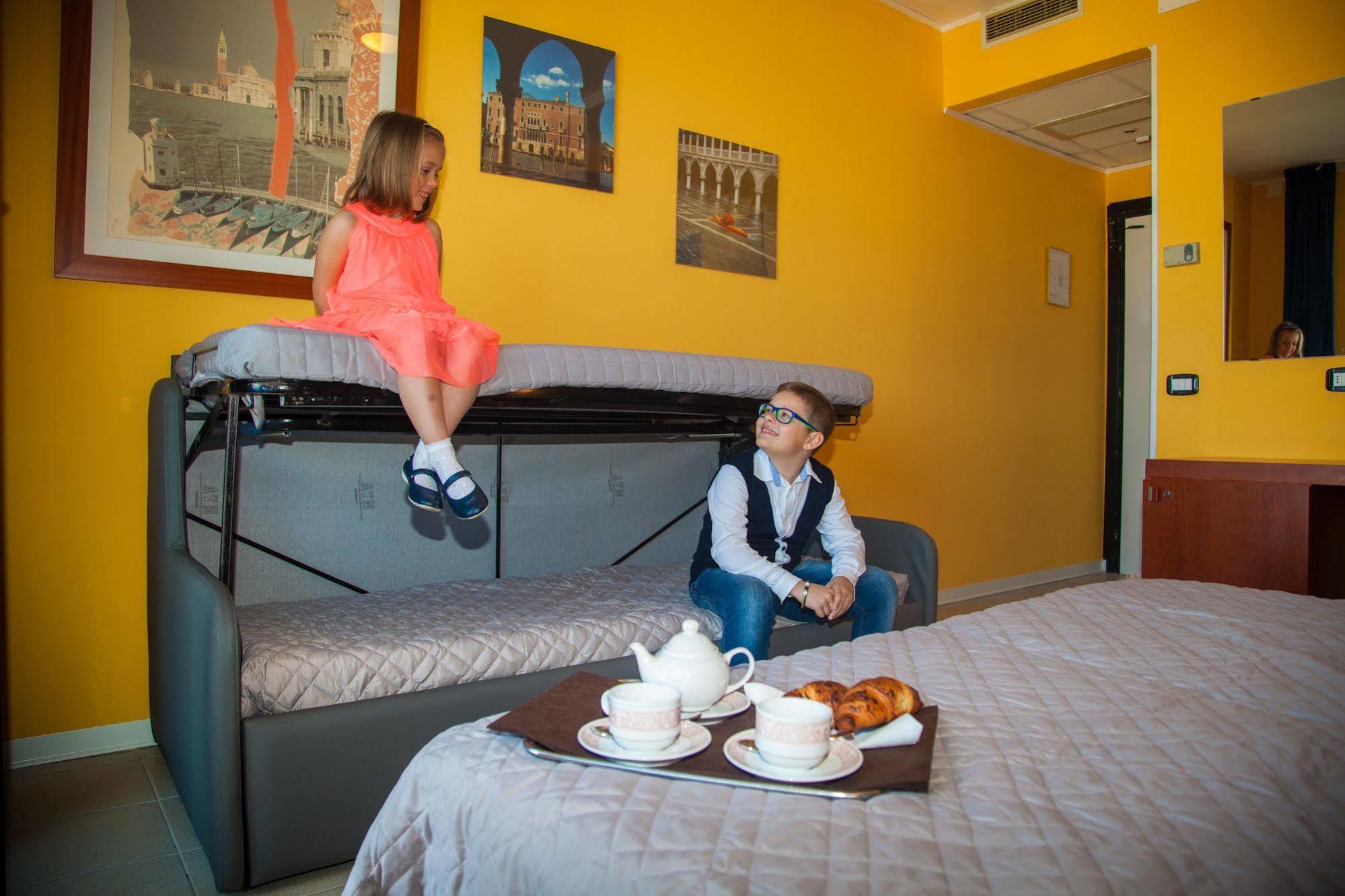 Hotel Park E Mobil Home Sottomarina Bagian luar foto