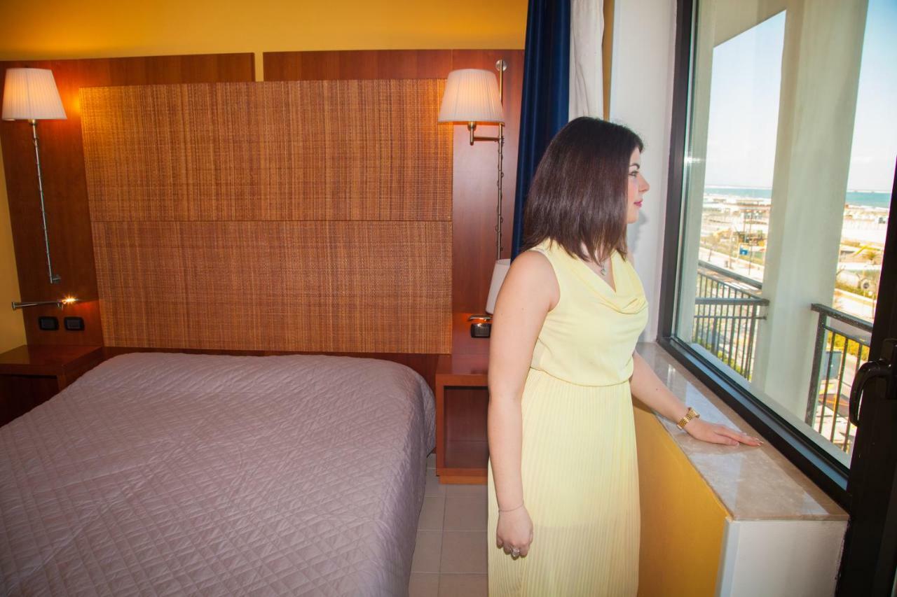 Hotel Park E Mobil Home Sottomarina Bagian luar foto